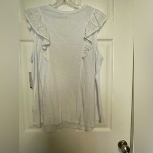 SLEEVELESS WHITE TOP W/EYELET LACE DOWN SIDES 2X (20w-22w)Terra &Sky, new w/tags